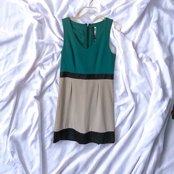 Kensie Dresses & Skirts - Kensie Color Block Dress Size: M